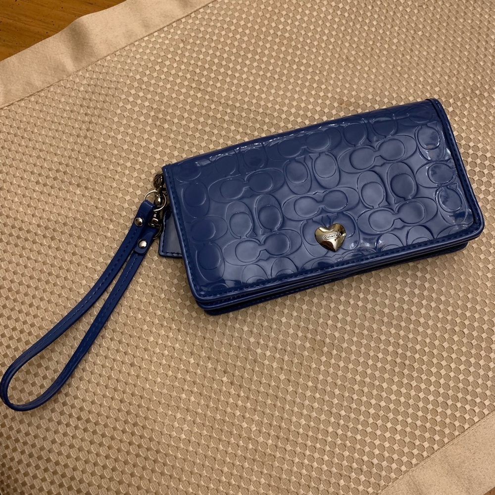 Coach wristlet wallet